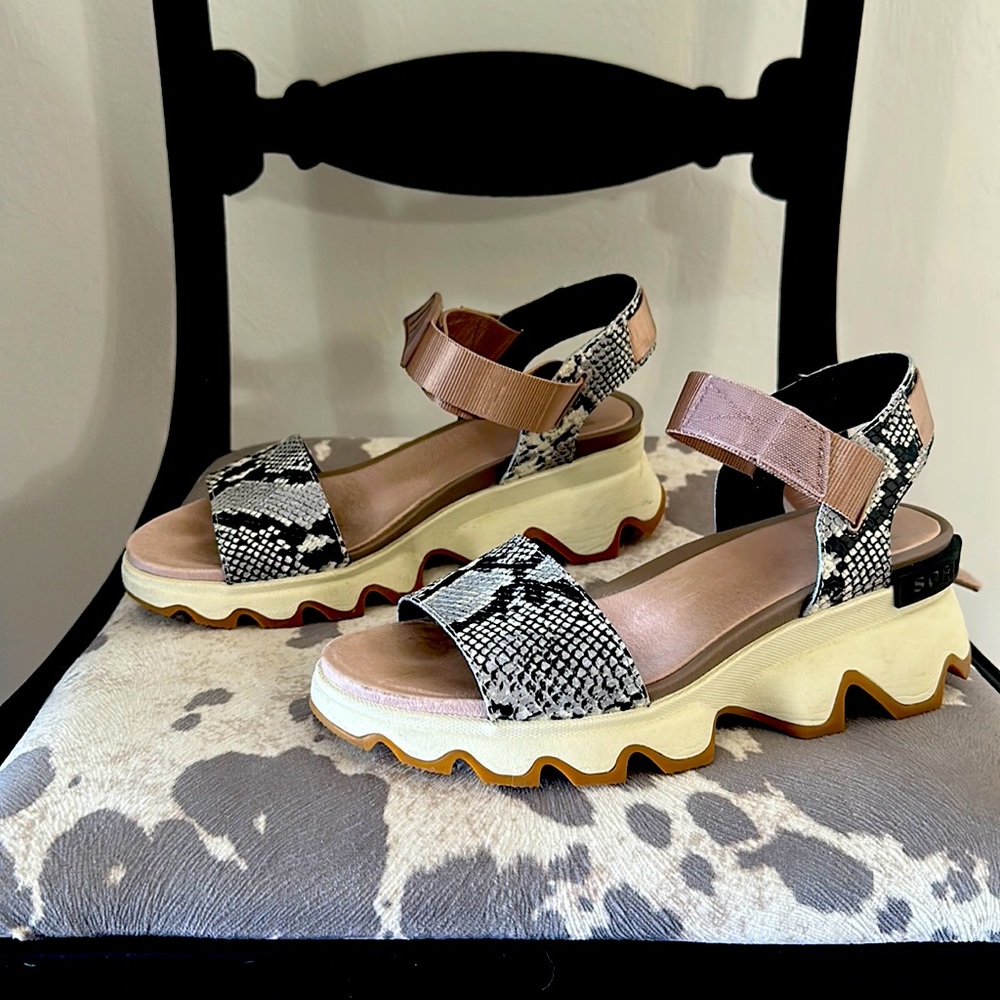 Sorel kinetic sandal in mauve vapor